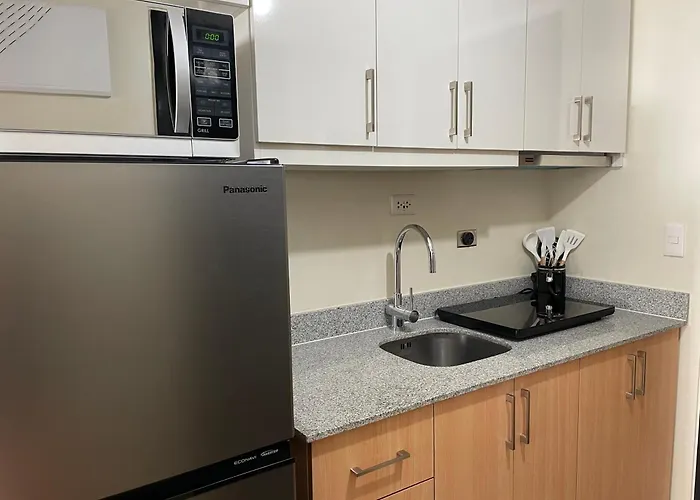 25th Manhattan Condo, Araneta * Manila